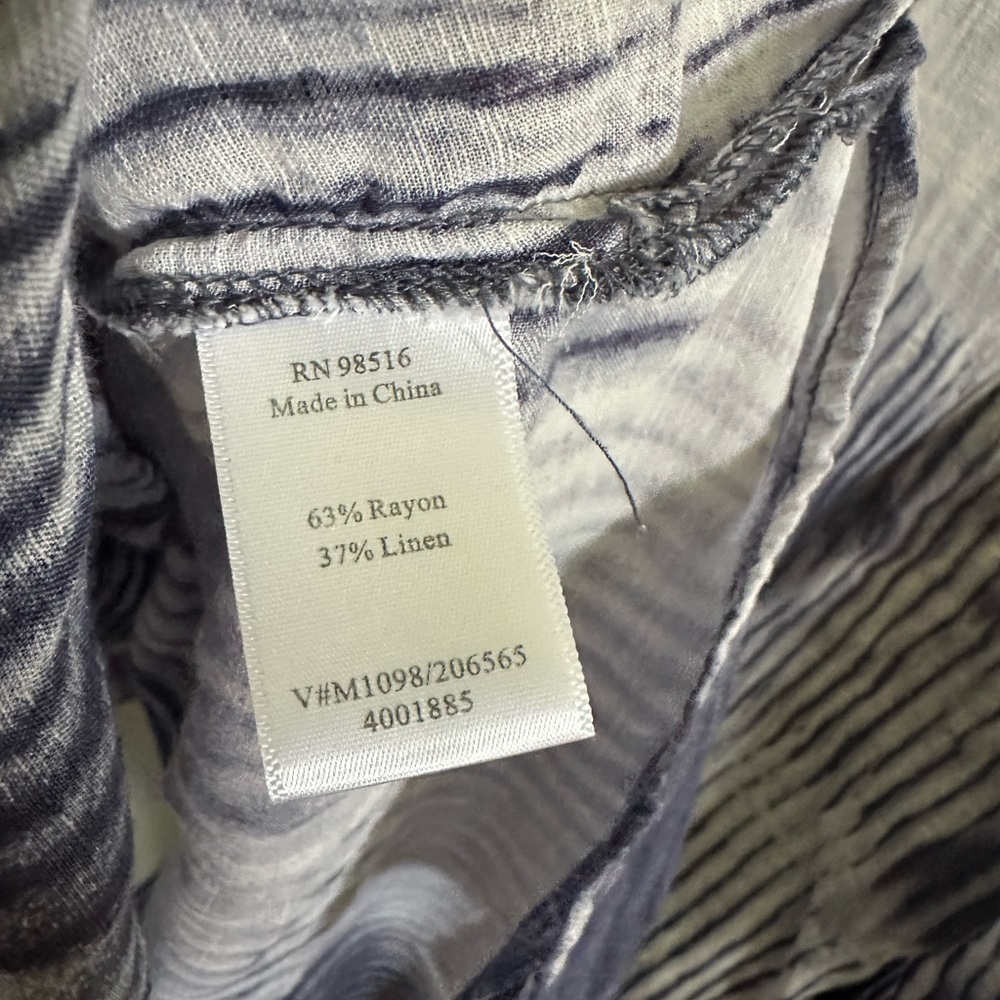 Button Down Shirt Blue and White Printed Women’s Plus 2X (20W-22W) - Picture 6 of 7